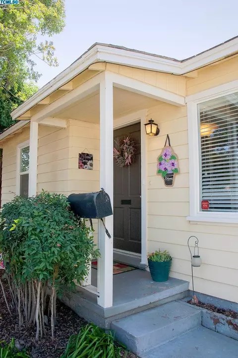 805 E Laurel Ave, Visalia, CA 93292 photo 6