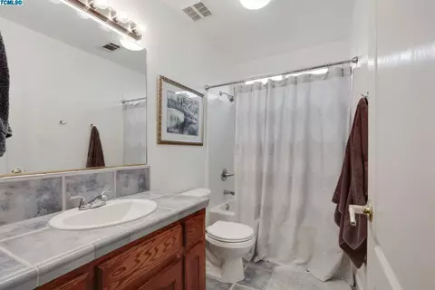 2836 E Seeger Ct, Visalia, CA 93292 photo 17