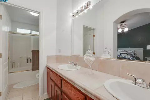 2836 E Seeger Ct, Visalia, CA 93292 photo 16