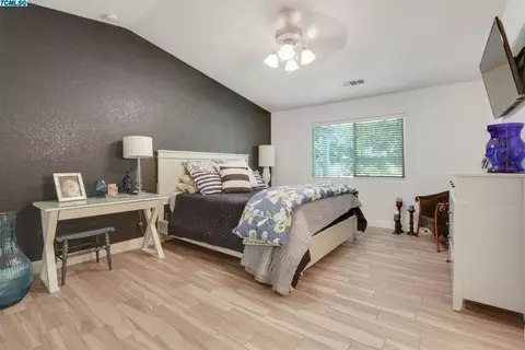 2836 E Seeger Ct, Visalia, CA 93292 photo 12