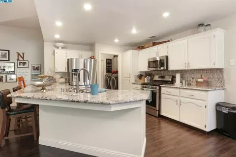 2836 E Seeger Ct, Visalia, CA 93292 photo 5