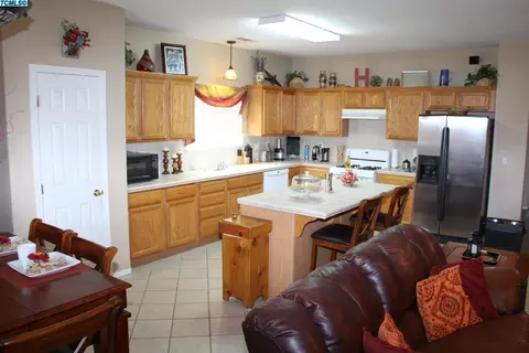 4337 E Westcott Ave, Visalia, CA 93292 photo 9