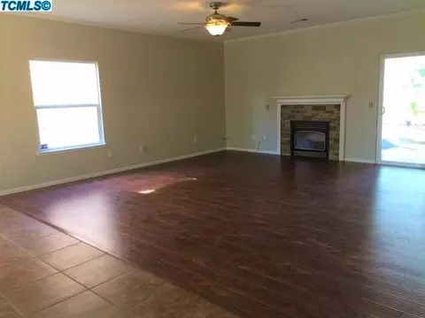 1179 W Vine St, Exeter, CA 93221 photo 3