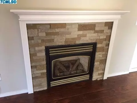 1179 W Vine St, Exeter, CA 93221 photo 4