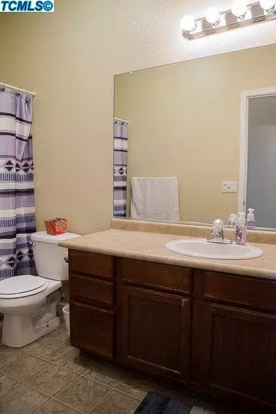 403 E Riverbend Ct, Visalia, CA 93291 photo 16