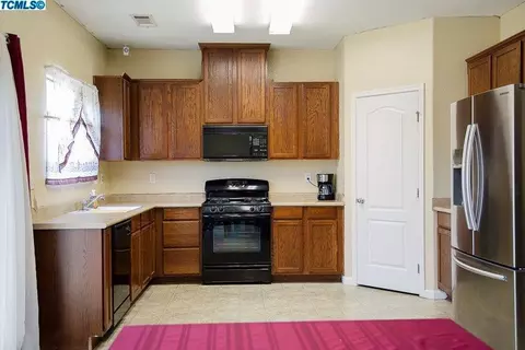 403 E Riverbend Ct, Visalia, CA 93291 photo 12