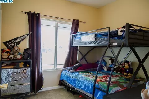 403 E Riverbend Ct, Visalia, CA 93291 photo 18