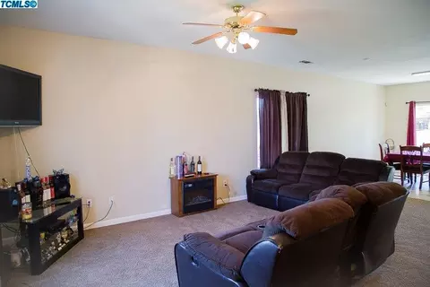 403 E Riverbend Ct, Visalia, CA 93291 photo 6