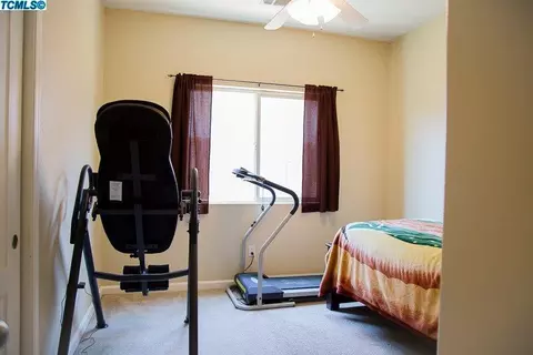 403 E Riverbend Ct, Visalia, CA 93291 photo 20