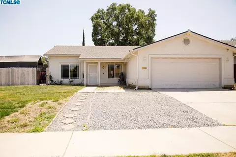 403 E Riverbend Ct, Visalia, CA 93291 photo 2