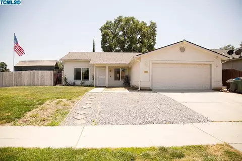 403 E Riverbend Ct, Visalia, CA 93291 photo 3
