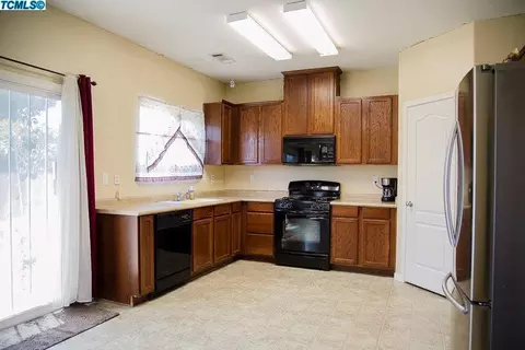 403 E Riverbend Ct, Visalia, CA 93291 photo 13