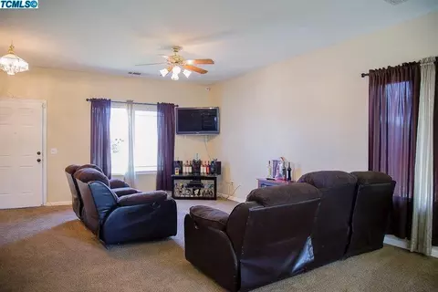 403 E Riverbend Ct, Visalia, CA 93291 photo 8