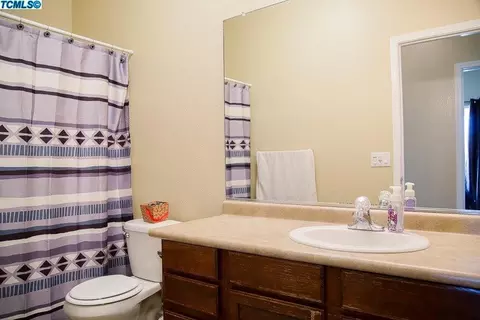 403 E Riverbend Ct, Visalia, CA 93291 photo 17