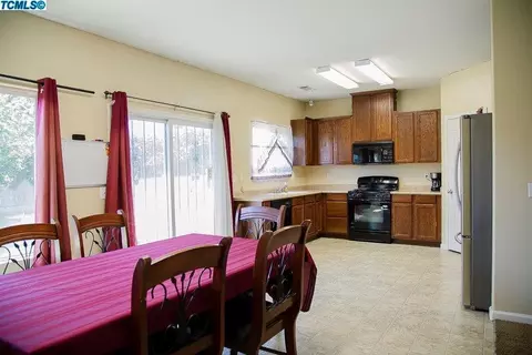 403 E Riverbend Ct, Visalia, CA 93291 photo 10