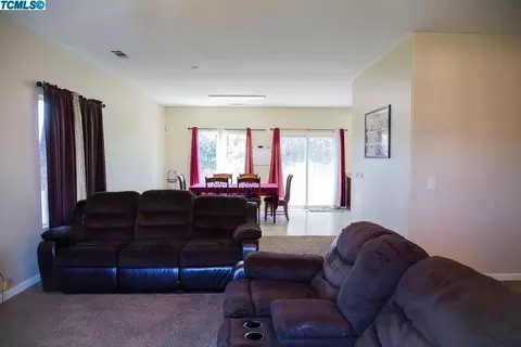 403 E Riverbend Ct, Visalia, CA 93291 photo 7