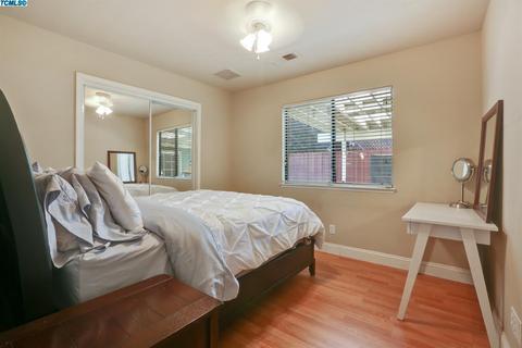 2121 E Iris Ave, Visalia, CA 93292 photo 18