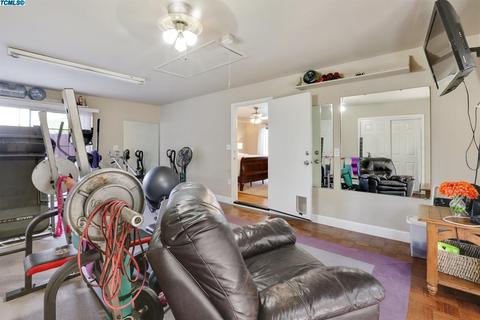 2121 E Iris Ave, Visalia, CA 93292 photo 22
