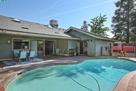 2121 E Iris Ave, Visalia, CA 93292 photo 12