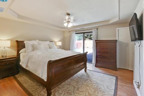 2121 E Iris Ave, Visalia, CA 93292 photo 16