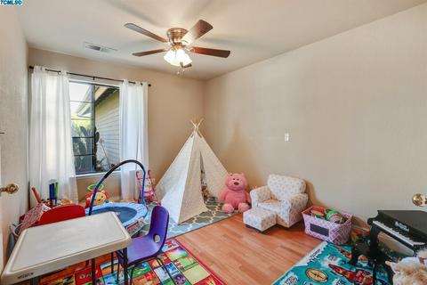 2121 E Iris Ave, Visalia, CA 93292 photo 10