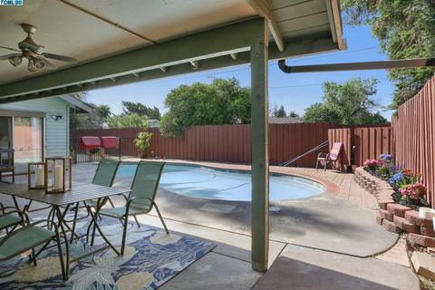 2121 E Iris Ave, Visalia, CA 93292 photo 11
