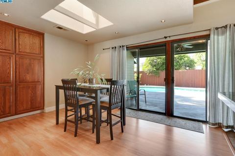2121 E Iris Ave, Visalia, CA 93292 photo 7