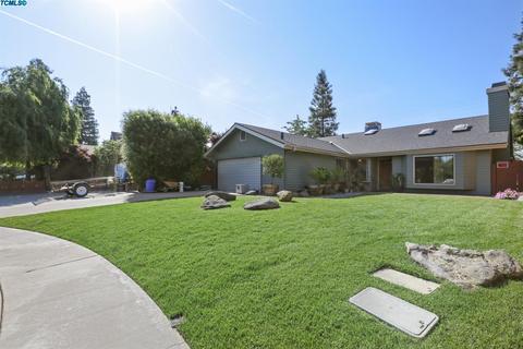 2121 E Iris Ave, Visalia, CA 93292 photo 2