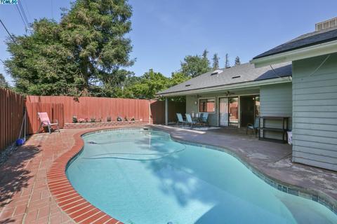 2121 E Iris Ave, Visalia, CA 93292 photo 13
