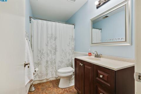 2121 E Iris Ave, Visalia, CA 93292 photo 20