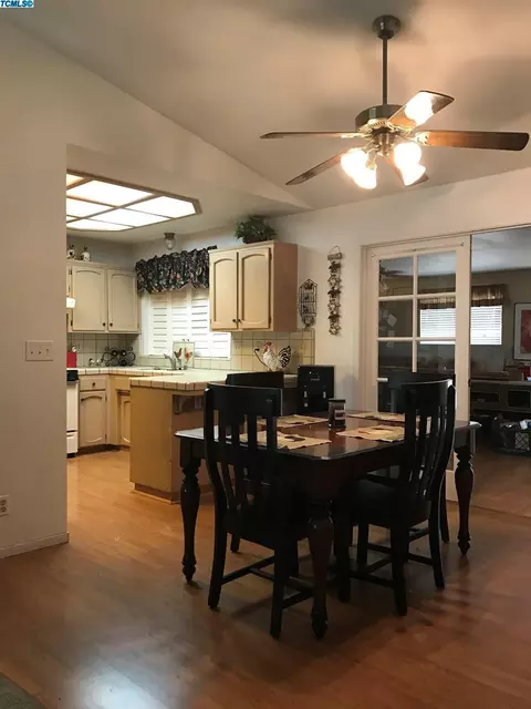 1418 E Prospect Ave, Visalia, CA 93292 photo 7