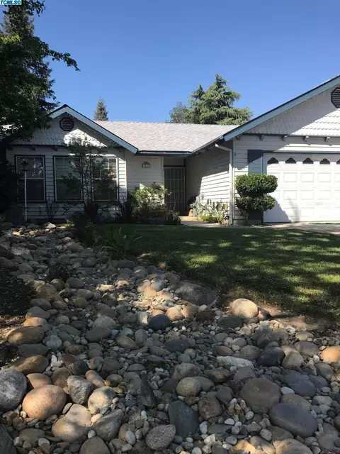 1418 E Prospect Ave, Visalia, CA 93292 photo 2