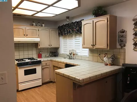 1418 E Prospect Ave, Visalia, CA 93292 photo 8