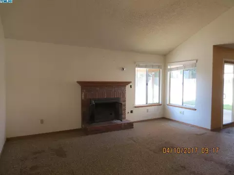 1431 E Ferguson Ct, Visalia, CA 93292 photo 3