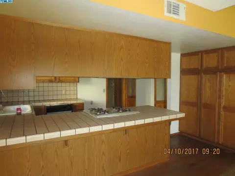 1431 E Ferguson Ct, Visalia, CA 93292 photo 4