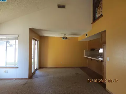 1431 E Ferguson Ct, Visalia, CA 93292 photo 2