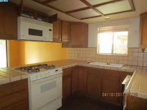 1431 E Ferguson Ct, Visalia, CA 93292 photo 5