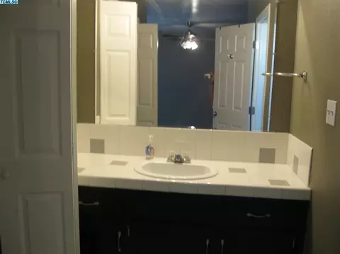 2024 E Alpine Ave, Tulare, CA 93274 photo 8