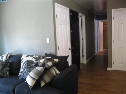 2024 E Alpine Ave, Tulare, CA 93274 photo 3