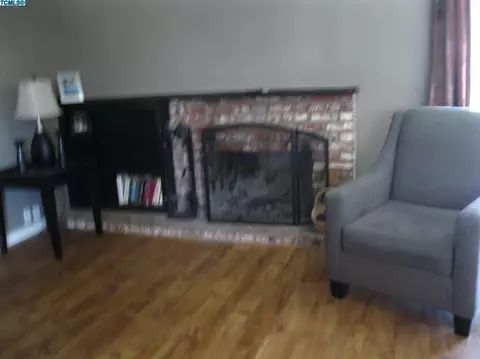2024 E Alpine Ave, Tulare, CA 93274 photo 4
