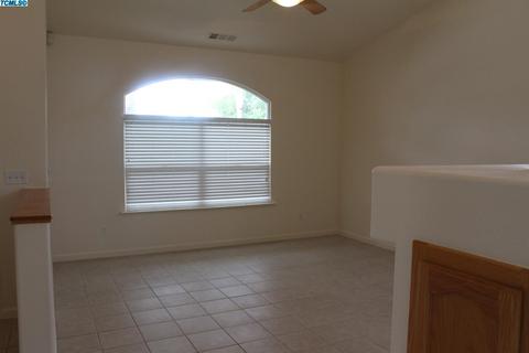 1232 E Copper Ct, Visalia, CA 93292 photo 8