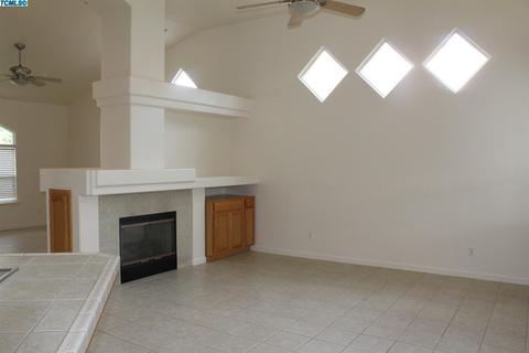 1232 E Copper Ct, Visalia, CA 93292 photo 6