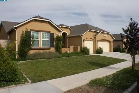 888 Legend Dr, Lemoore, CA 93245 photo 1