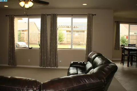 888 Legend Dr, Lemoore, CA 93245 photo 12