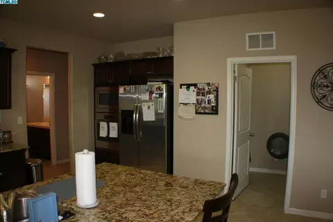 888 Legend Dr, Lemoore, CA 93245 photo 8