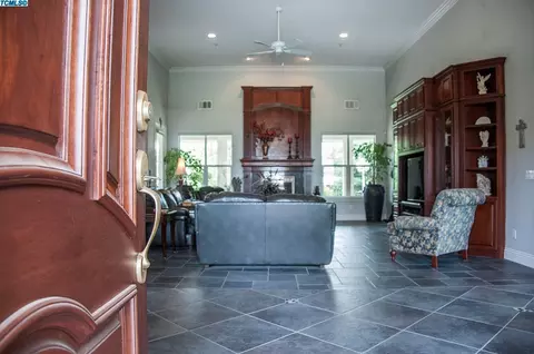 3421 E Cross Ave, Tulare, CA 93274 photo 9