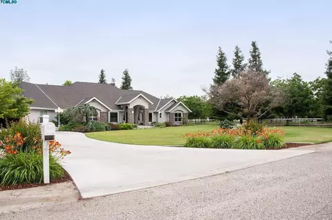 3421 E Cross Ave, Tulare, CA 93274 photo 4