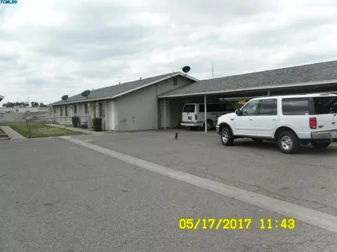 1613 E Douglas Ave, Visalia, CA 93292 photo 2
