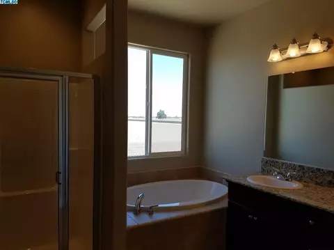 1322 Brightside, Tulare, CA 93274 photo 11
