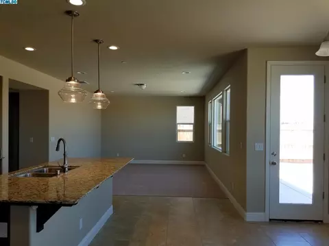 1322 Brightside, Tulare, CA 93274 photo 4